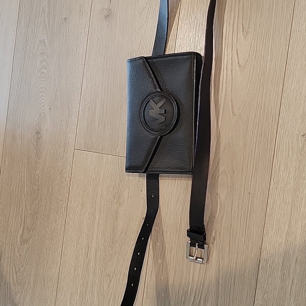 Michael Kors Leather Logo Fanny Pack Belt Bag Black Sz L/XL